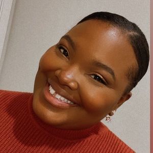 Meet your Posher, Ebony